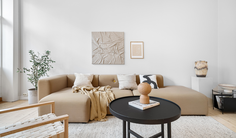Deep carpet cleaning in a London living room