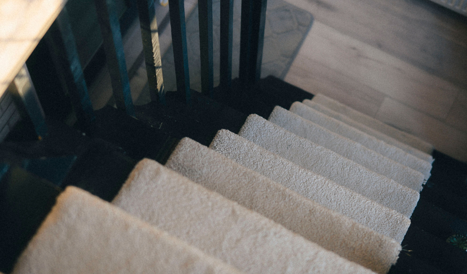 Professional stairs carpet cleaning in London